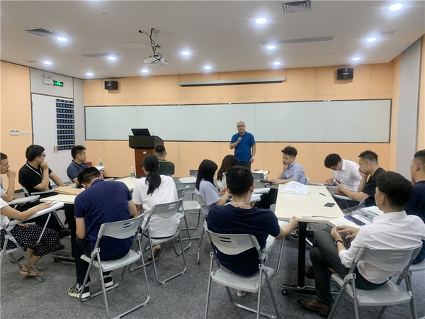 8.李启文李总做培训会议总结-3.jpg